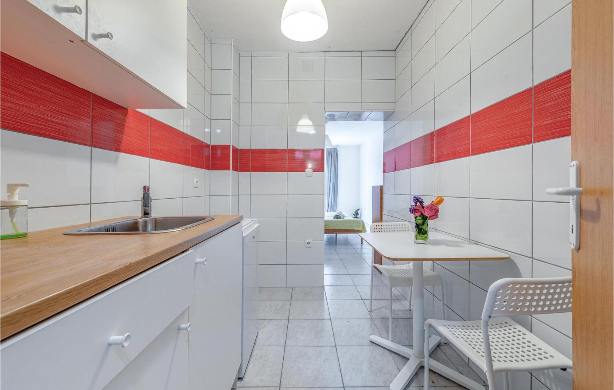 Pet Friendly Apartment In Novalja With Kitchen Exterior foto